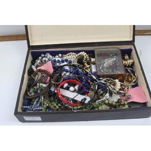 13 - Selection of vintage costume jewellery