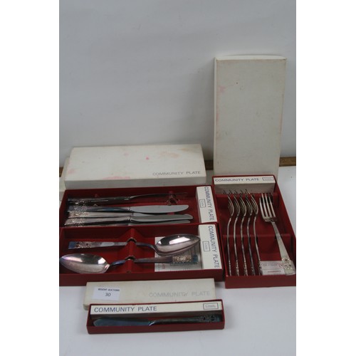 30 - Oneida community plate/ silver plate selection of cutlery