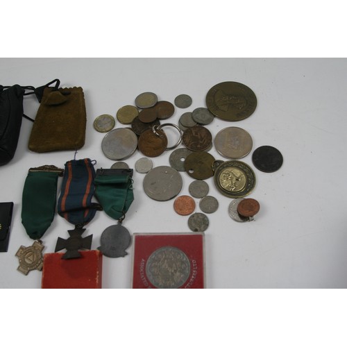34 - Assortment of vintage coins, medals and banknotes