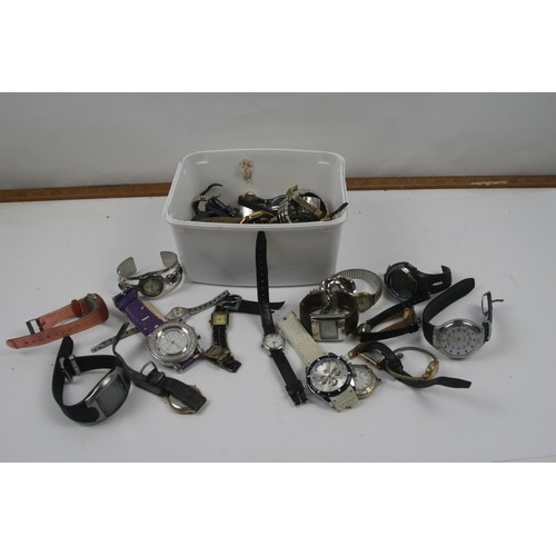 35 - Selection of over 40 old watches
