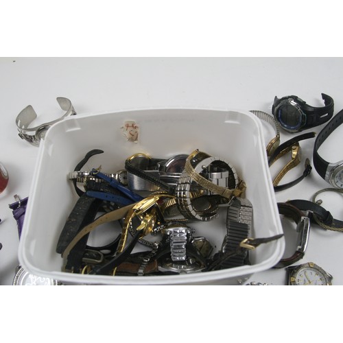 35 - Selection of over 40 old watches