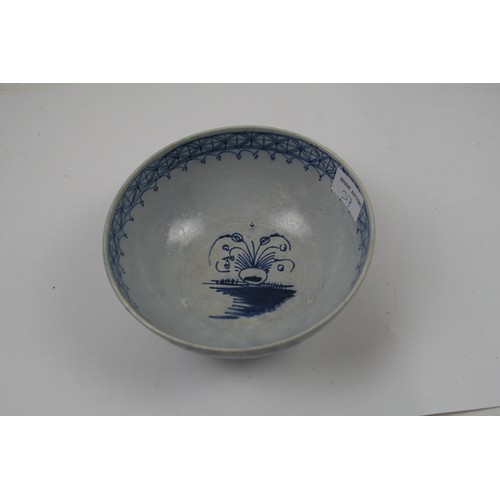 37 - 18th century chinoiserie design bowl by either Caughley, Worcester or Pearlware