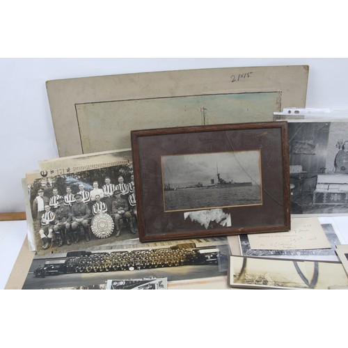 43 - Collection of mainly WW1 original photographs and some from WW2