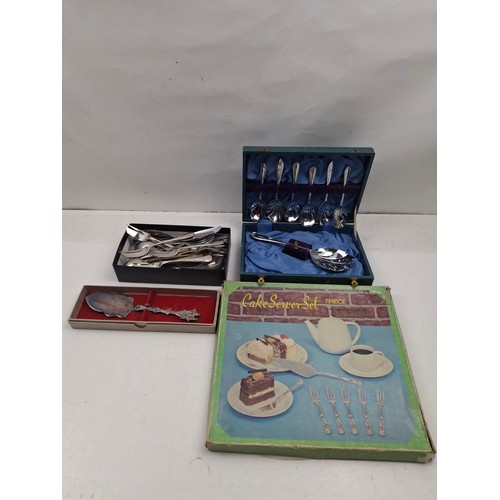 14 - Collection of vintage flatware to include a Mappin & Webb cutlery set