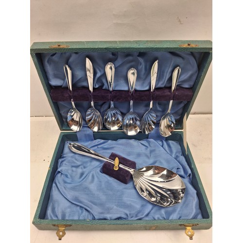 14 - Collection of vintage flatware to include a Mappin & Webb cutlery set