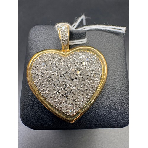 9ct gold diamond set heart pendant weighs 5.38gms