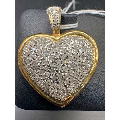 9ct gold diamond set heart pendant weighs 5.38gms