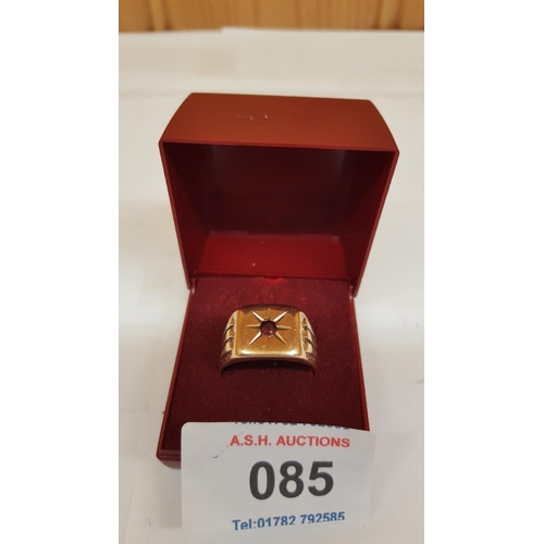 85 - 9ct GOLD GENTS SIGNET RING (7.5 Grams) (Boxed)