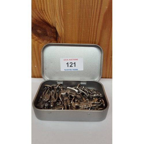 121 - TIN BOX CONTAINING Small METAL SOLDIERS (14)