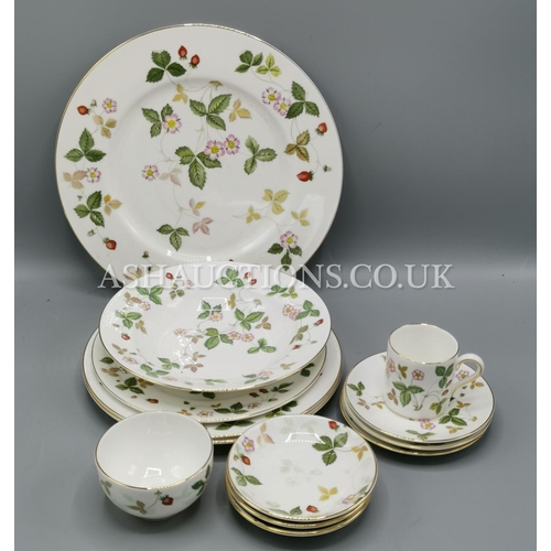 258 - WEDGWOOD CHINA ITEMS (13) IN THE WILD STRAWBERRY DESIGN