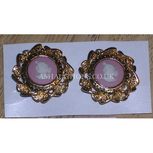 308 - CLIP ON EARRINGS WITH PINK WEDGWOOD CAMEO