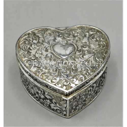 571 - PRESENTED AS A VINERS SILVER PLATED JEWELLERY BOX