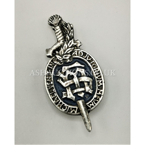 603 - WHITE METAL SCOTTISH CLAN BROOCH