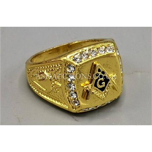 367 - MASONIC RING WITH RHINESTONES SURROUND