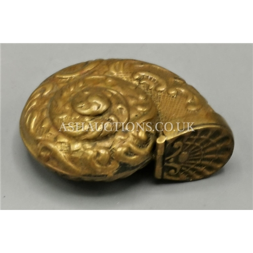 387 - BRASS ART NOUVEAU SNUFF BOX (Shell Shape)