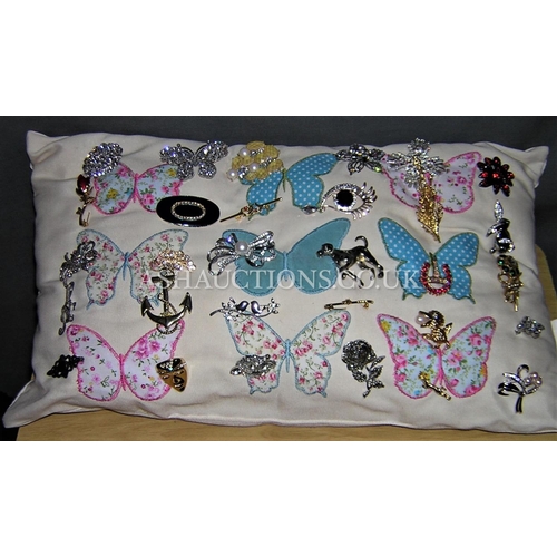 440 - ASSORTED BROOCHES (30) ON  CUSHION