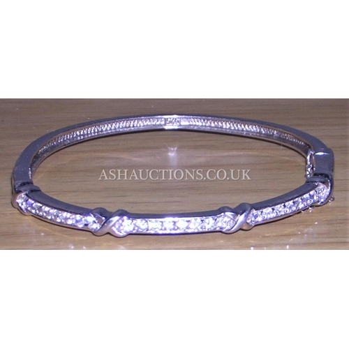 450 - PRESENTED AS A SILVER (925) LADIES BANGLE (Boxed)