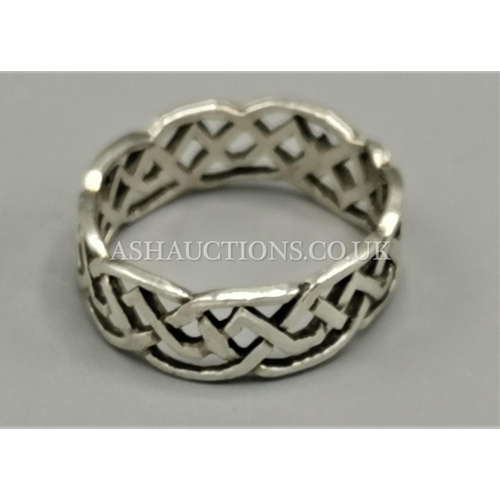 525 - PRESENTED AS A STERLING SILVER CELTIC DESIGN RING