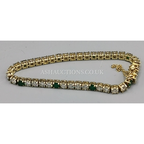 252 - PRESENTED AS A GOLD ON SILVER (Hallmarked) CZ & EMERALD STONE SET TENNIS BRACELET With SAFETY CHAIN