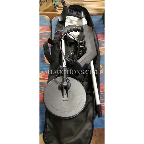 261 - METAL DETECTOR M/O 300655A WITH HEADPHONES, CARRYING BAG etc (Please Note This Lot WILL NOT BE PACKE... 