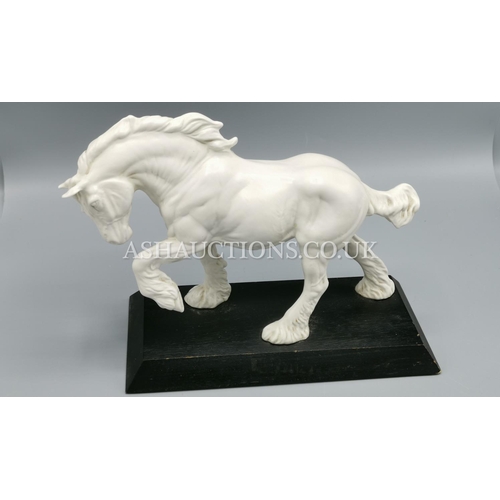 414 - BESWICK Large 19.1cm MODEL OF A SHIRE HORSE 