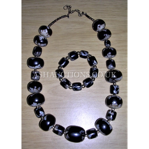 439 - NECKLACE & BRACELET SET (Old)