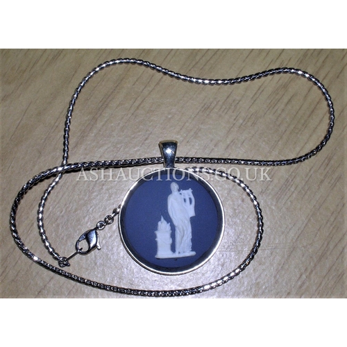 442 - NECKLACE WITH WEDGWOOD CAMEO