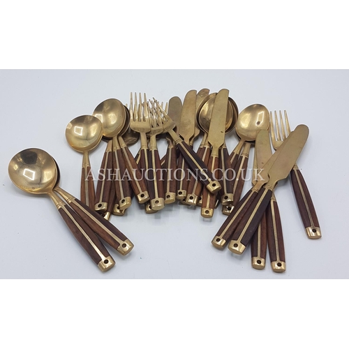 1067 - WOODEN HANDLED CULERY (27 Pieces)