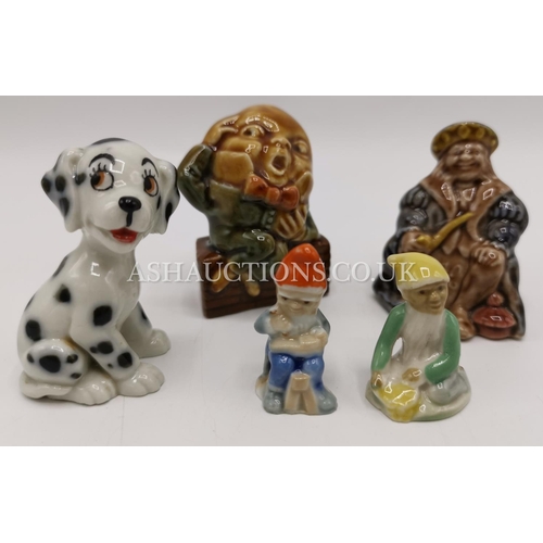 805 - WADE WHIMSIES (5) Inc 2 Rare LEPRECHAUNS