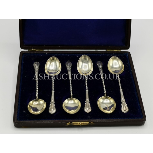 940A - PRESENTED AS A SET OF SILVER SPOONS (Boxed)