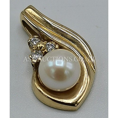 409 - PRESENTED AS A 2003 9ct GOLD And NATURAL PEARL PENDANT (Size 1.9cm,Weight 2.2 Grams)