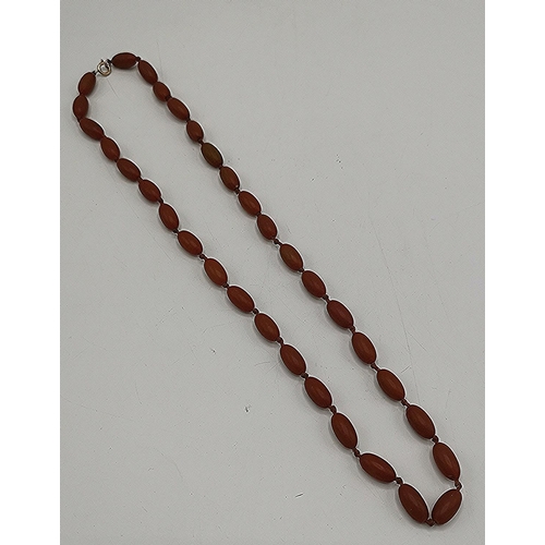 1659 - BAKELITE NECKLACE c1930s