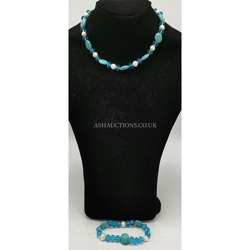 499 - GLASS And TURQUOISE NECKLACE And BRACELET (Boxed)