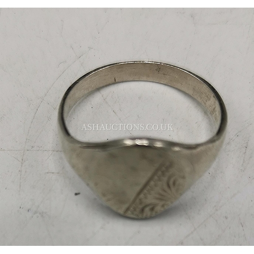 504 - PRESENTED AS A SILVER GENTS SIGNET RING (Old)  (Size_____,Weight_____)