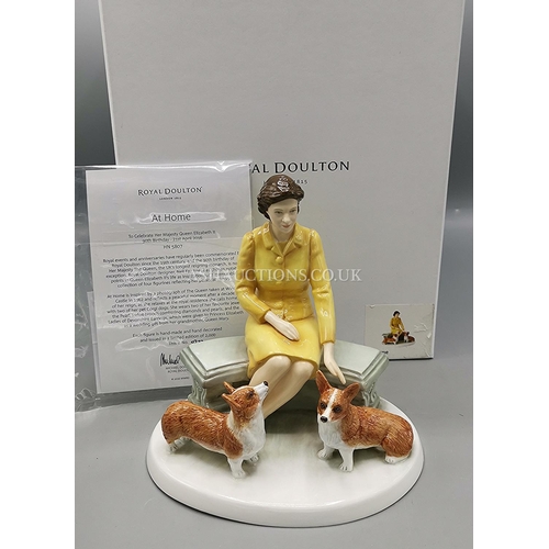 1064 - ROYAL DOULTON Large 16cm x 16cm CHARACTER FIGURINE OF HM QUEEN ELIZABETH II 