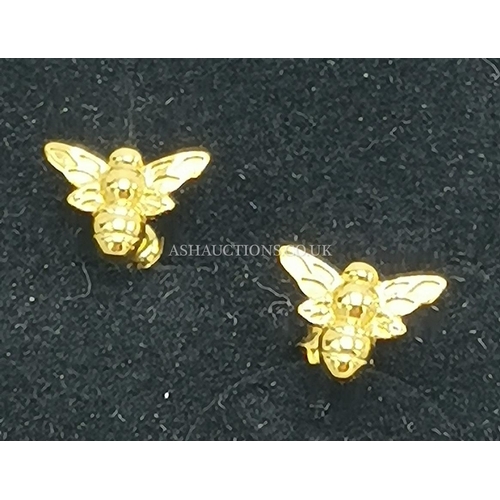 1076 - PRESENTED AS A PAIR OF 9ct GOLD HONEY BEE DESIGN EARRINGS (Weight 1.3 Grams)