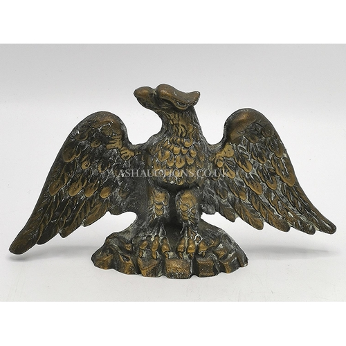 1090 - BRASS DESK TOP PAPERWEIGHT MODELLED AS AN EAGLE