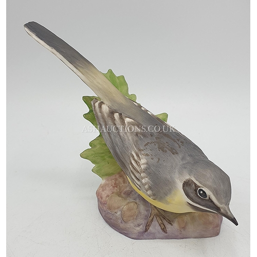 1121 - ROYAL WORCESTER 8.9cm MODEL OF A GREY WAGTAIL  RW 4070 1979 Designed By James Alderr FOR THE BRITISH... 