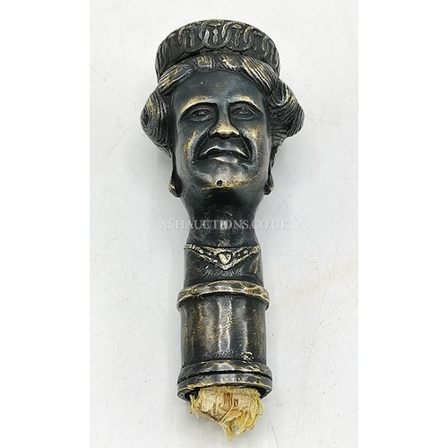 427 - BRONZE WALKING STICK TOP MODELLED  AS A QUEENS HEAD