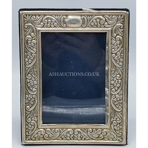 433 - PRESENTED AS A STERLIN G SILVER (Hallmarked)  18cm x 13cm PHOTO FRAME