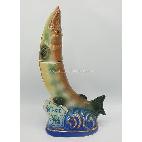 509 - LIQUER DECANTER BOTTLED BY JAMES B. BEAM, GENUINE REGAL CHINA 1971. THE MUSKIE WINSCONSIN STATE FISH... 