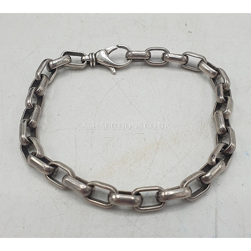 660 - PRESENTED AS A SILVER (Hallmarked) LOBSTER CLAW LINK BRACELET (Weight 14.3 Grams)