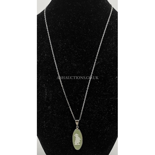 723 - WEDGWOOD GREEN JASPER WARE SILVER (Stamped 925) MOUNT PENDANT (Boxed) (Total Weight 3.7 Gram)