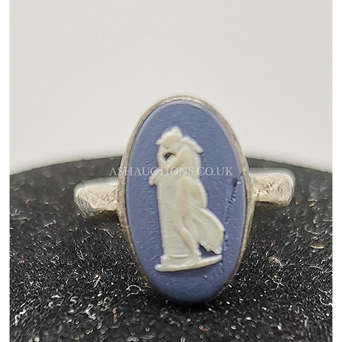 724 - WEDGWOOD Dark BLUE JASPER WARE SILVER MOUNT RING (Size__L__,Weight__3 Gram____) (Cameo A/F/)