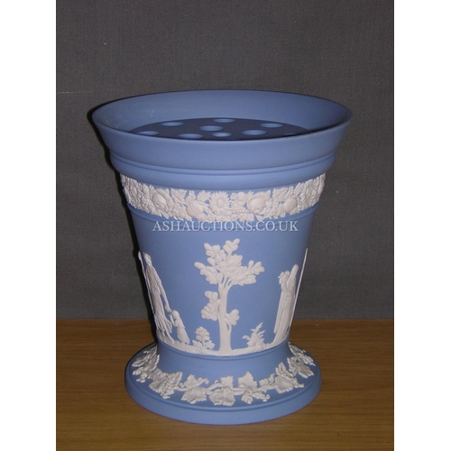 788 - WEDGWOOD Pale BLUE JASPER WARE Large 18cm x 15.5cm VASE With FROG