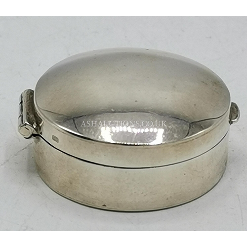 904 - PRESENTED AS A SILVER SNUFF/PILL BOX (Full London Hallmarks)  (Weight 11.6 Grams)