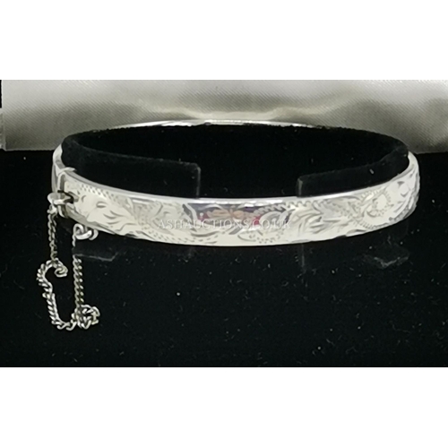 964 - PRESENTED AS A SOLID STERLING SILVER (Fully Hallmarked) OLD EXCALIBUR BANGLE (Total Weight 12.3 Gram... 