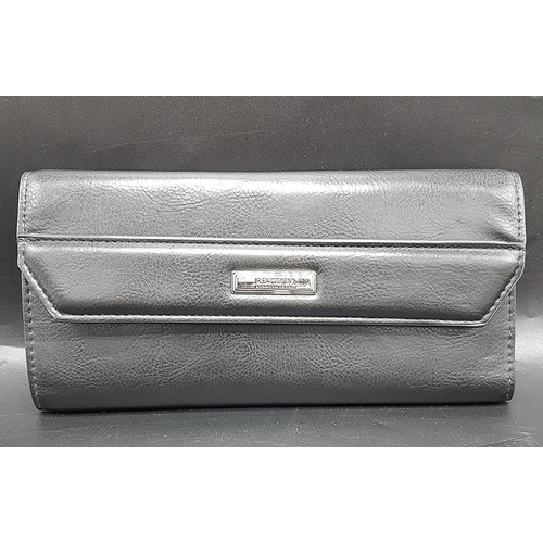 111 - KENNETH COLE PURSE (As New)