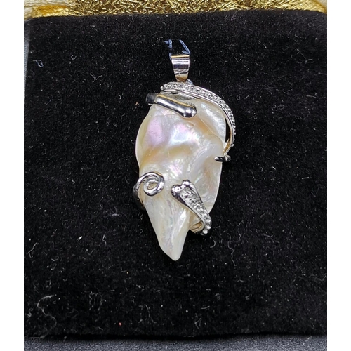 1196 - SOUTH SEA ISLAND/BAROQUE PEARL PENDANT