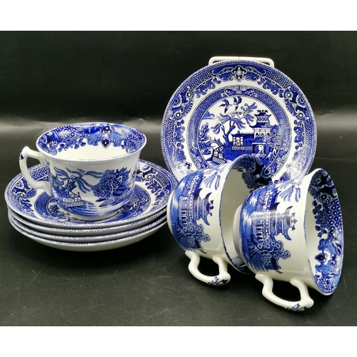 1207 - BURGESS & LEIGH (Burleigh Ware) BLUE/WHITE CUPS And SAUCERS  IN THE WILLOW PATTERN DESIGN